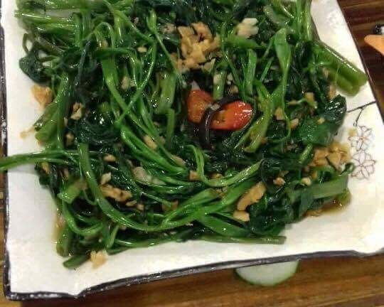 Thực khách phát hoảng vì đỉa trong rau muống xào của Kampong Láng Hạ
