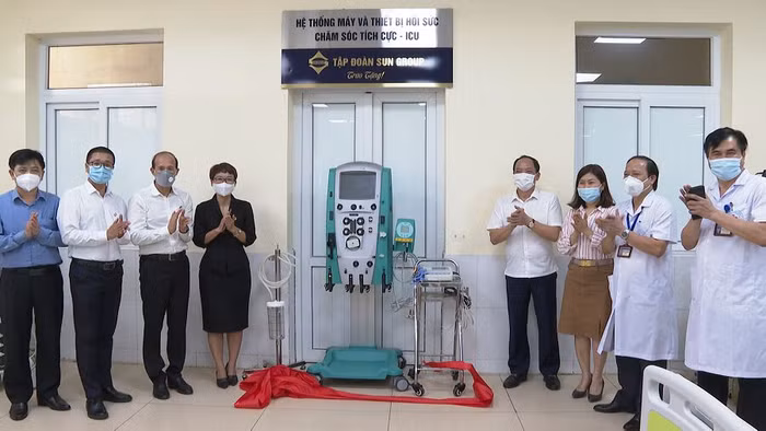 Lễ bàn giao hệ thống máy và thiết bị hồi sức tích cực của Sun Group cho BVĐK Hưng Yên