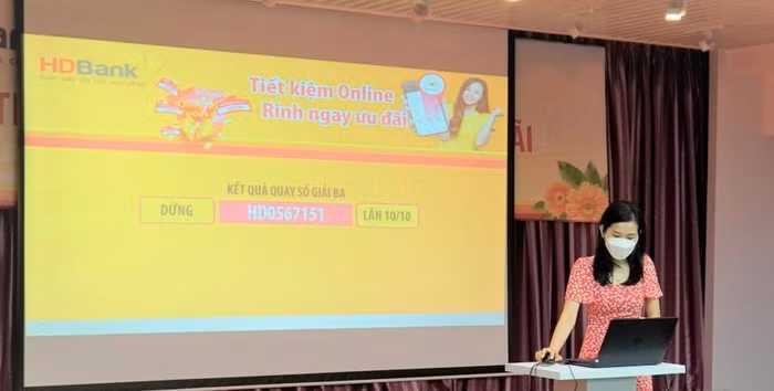 Ngày 20/5, HDBank đã tổ chức Lễ quay số chương trình tiết kiệm dự thưởng “Tiết kiệm Online - Rinh ngay ưu đãi”