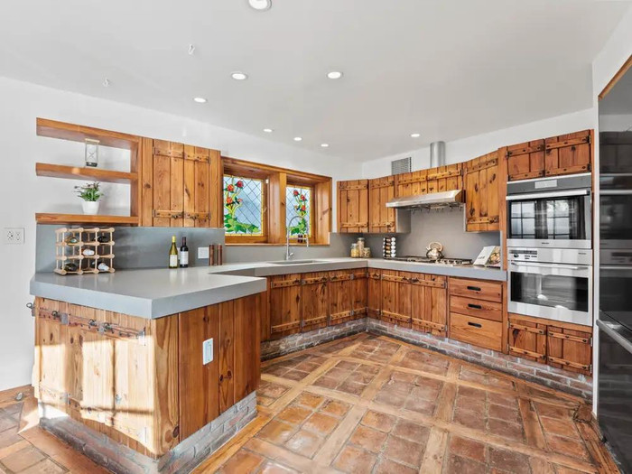 "Cái chòi phù thủy" được thiết kế bởi các nhà làm phim hoạt hình của Disney