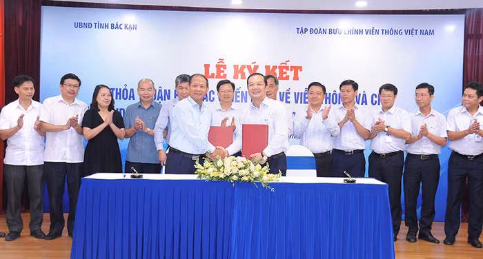 Lễ ký kết thỏa thuận hợp tác chiến lược về Viễn thông và Công nghệ thông tin giai đoạn 2020 - 2025 giữa UBND tỉnh Bắc Kạn và Tập đoàn VNPT