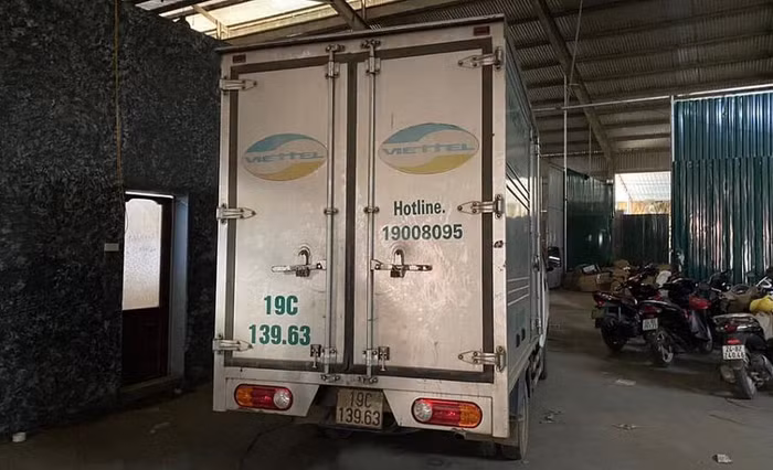 Hàng lậu được vận chuyển bằng xe của Viettel Post