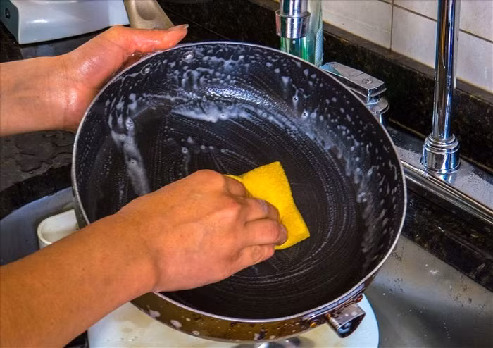 Hóa chất có trong chất chống dính, mỹ phẩm có khả năng gây ung thư ảnh 1