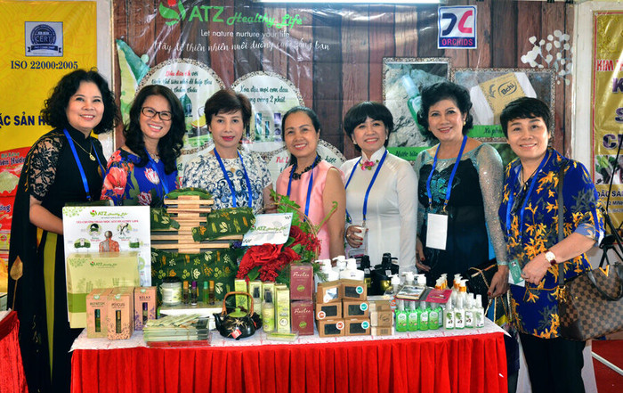 Phó Chủ tịch nước thăm các gian hàng tại Diễn đàn Doanh nhân nữ APEC ảnh 7