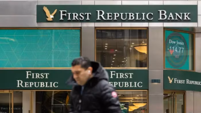 First Republic bị một loạt tổ chức hạ cấp