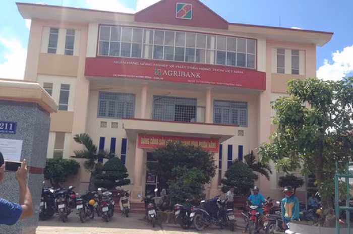 Bắt 1 nguyên giám đốc chi nhánh ngân hàng Agribank