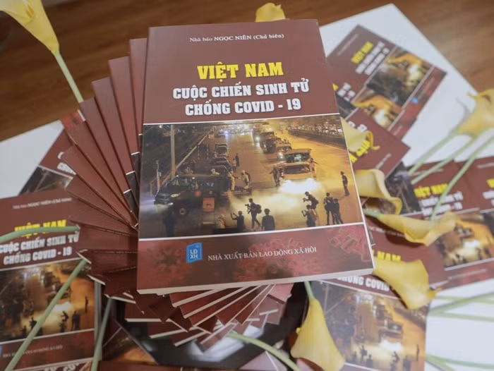 Cuốn sách thể hiện sự tri ân, động viên để gửi đến các lực lượng chống dịch tuyến đầu