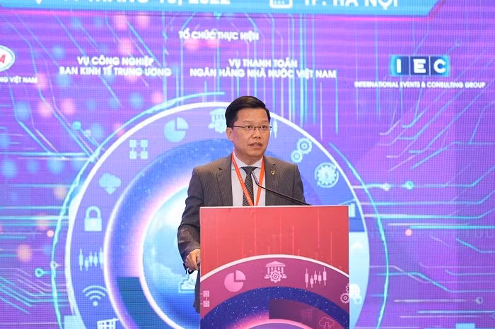 Các khách mời của Smart Banking trải nghiệm các tính năng của LiveBank+ tại triển lãm