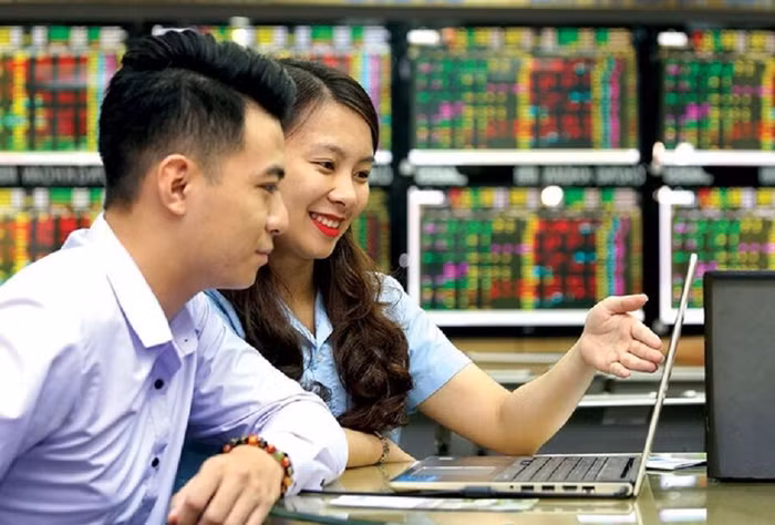 “Sóng” giao dịch nội bộ tại nhóm cổ phiếu ngân hàng?