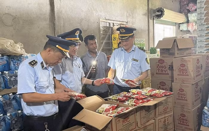 Hà Tĩnh: Thu giữ và tiêu hủy 367 gói hạt nêm giả mạo nhãn hiệu Aji-ngon