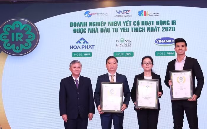 Top 3 doanh nghiệp niêm yết có hoạt động IR được nhà đầu tư yêu thích nhất 2020 nhóm "Large Cap"
