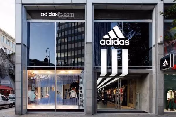 Adidas đã đến Việt Nam từ rất sớm
