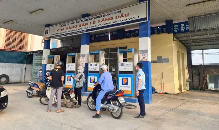 Cục QLTT Hà Nội yêu cầu các đội QLTT tăng cường kiểm soát các cửa hàng bán lẻ xăng dầu dịp lễ 2-9
