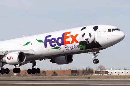 “Vị khách” có 1-0-2 trong chuyến bay FedEx Panda Express 2019