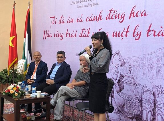 “Tôi đã ăn cả cánh đồng hoa” và đi “Nửa vòng Trái đất uống một ly trà” ảnh 1