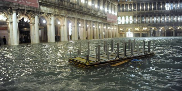 Biến đổi khí hậu đang tàn phá thành phố lãng mạn nhất châu Âu ảnh 3