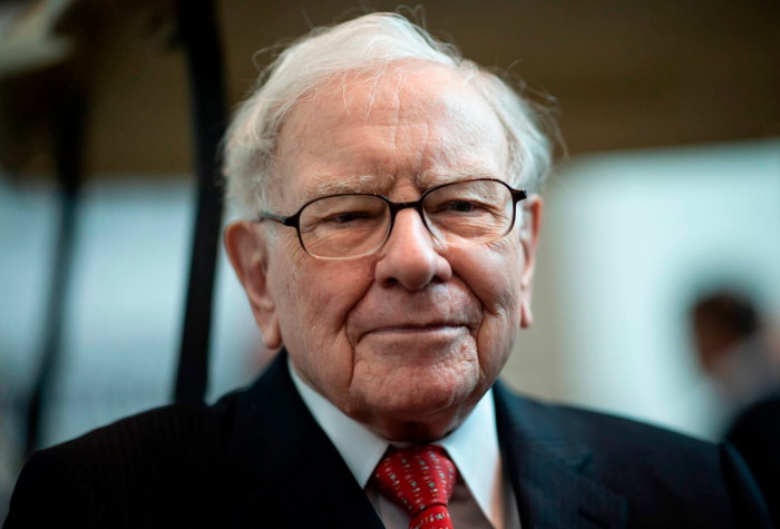 Tỷ phú Warren Buffet: Sai lầm số một mà cha mẹ mắc phải khi dạy con về tài chính