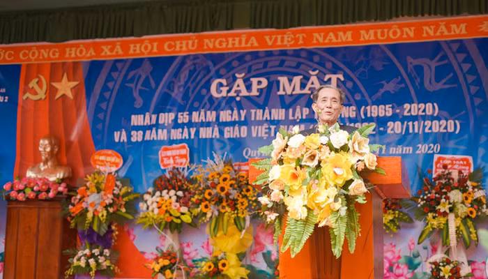 Thầy Nguyễn Duy Hợp - nguyên giáo viên dạy môn Địa lý của trường tự hào vì rất nhiều thế hệ học trò của trường đã thành đạt