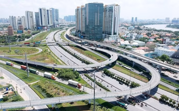 Giải ngân vốn đầu tư công tăng vọt nhưng TP.HCM vẫn hiện hữu nhiều nỗi lo