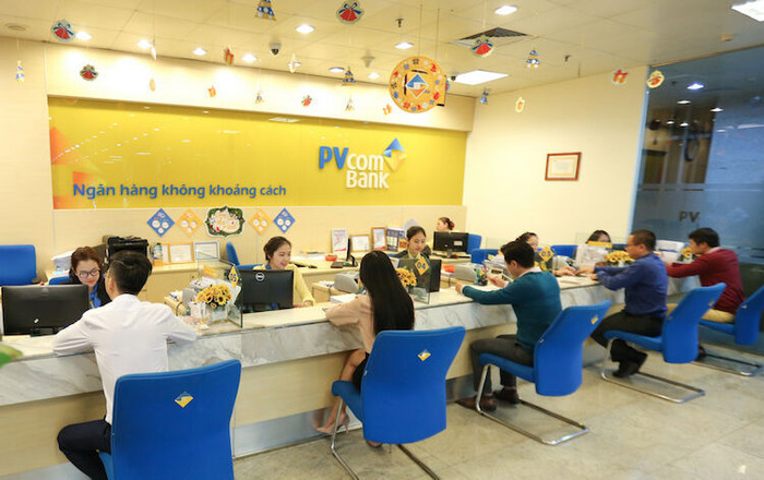 PVcombank trao tặng lộc vàng cho khách hàng