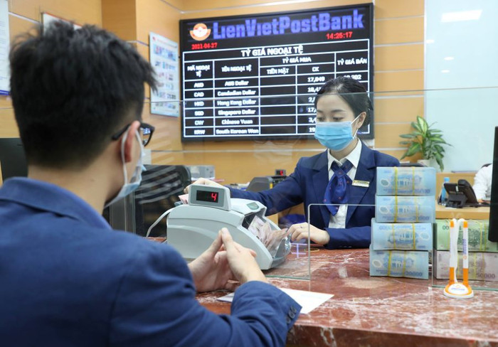 Nhiều lãnh đạo cấp cao LienVietPostBank đăng ký mua cổ phiếu LPB