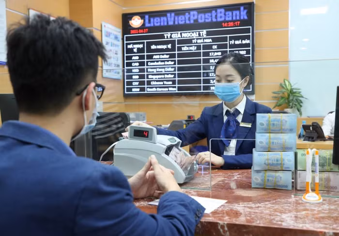 Nhiều lãnh đạo cấp cao LienVietPostBank đăng ký mua cổ phiếu LPB