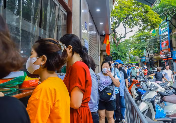 xep_hang_mua_banh_trung_thu2