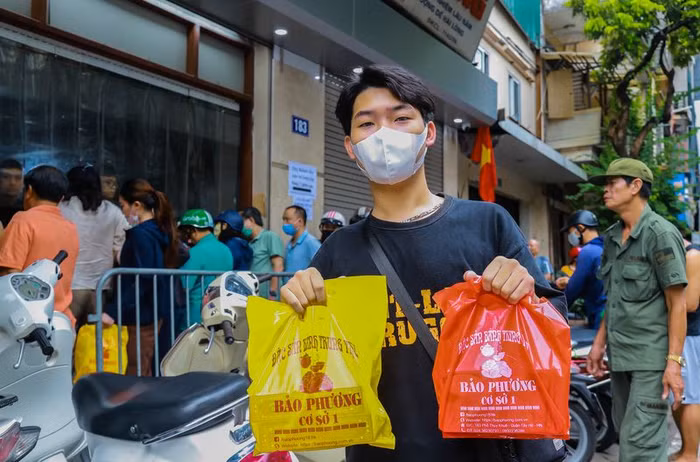 xep_hang_mua_banh_trung_thu7