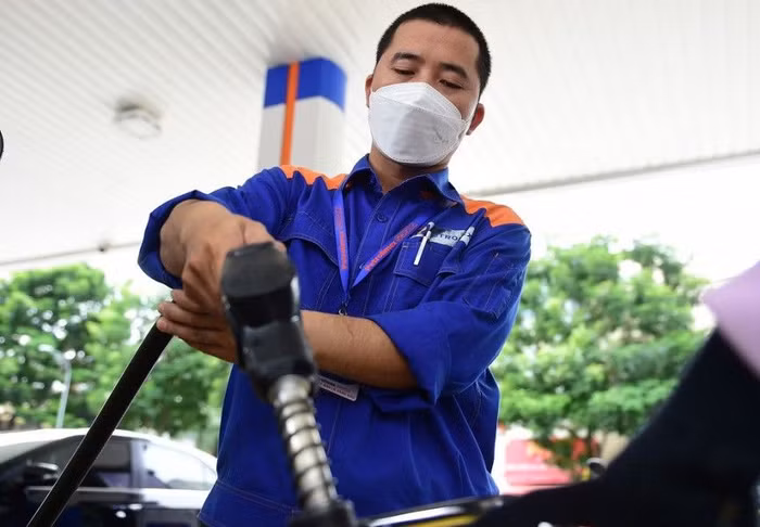 Giá xăng tiếp tục giảm, về mức thấp nhất từ đầu năm đến nay ảnh 1