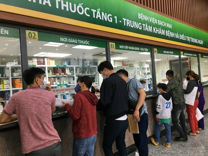 Thủ tướng yêu cầu đảm bảo thuốc, trang thiết bị y tế phục vụ khám chữa bệnh