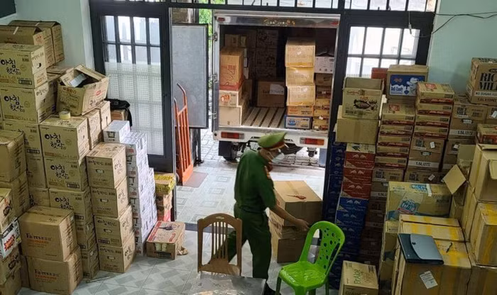 Liên tục thu giữ sản phẩm bánh Trung thu không rõ nguồn gốc tại Nghệ An và Đà Nẵng ảnh 1