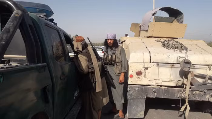 Lực lượng Taliban sử dụng chính các xe chiến đấu Humvee của Mỹ để tiến hành các cuộc tấn công.