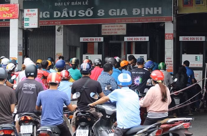 Bộ Công thương chỉ đạo lực lượng chức năng tăng cường việc kiểm tra, giám sát thương nhân kinh doanh xăng dầu