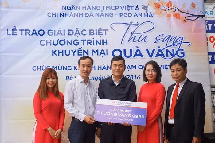 VietABank trao giải đặc biệt 3 cây vàng cho khách hàng