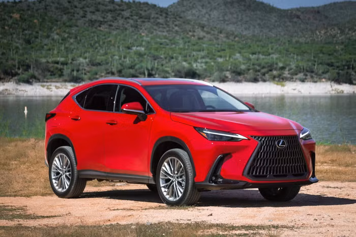 Hãng xe sang Lexus gặp khó khăn 