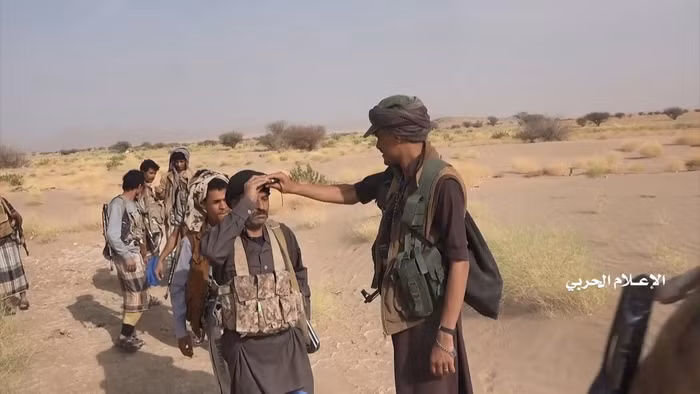 Các tổ du kích Houthis chiến đấu trên chiến trường sa mạc Al-Ajasher