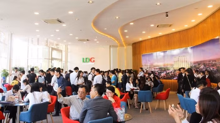 Đại dịch COVID – 19 khiến hàng loạt chương trình bán hàng, quảng cáo sản phẩm, giới thiệu dự án bật động sản bị tạm ngưng hoặc hủy bỏ