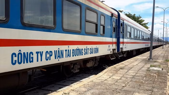 Giá cước đường sắt giảm 3-5% khi giá xăng dầu "hạ nhiệt"