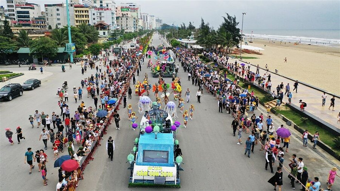 Carnival đường phố mở màn ấn tượng cho Lễ hội Du lịch biển Sầm Sơn 2020