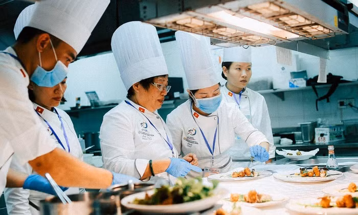 Nem cua bể là một trong những món ăn được Nghệ nhân Ánh Tuyết chọn vào thực đơn phục vụ nguyên thủ các quốc gia tại APEC 2017