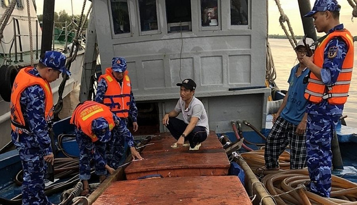 Cảnh sát biển bắt giữ tàu chở dầu DO không rõ nguồn gốc tại mũi Cà Mau ảnh 1 Cảnh sát biển bắt giữ tàu chở dầu DO không rõ nguồn gốc tại mũi Cà Mau