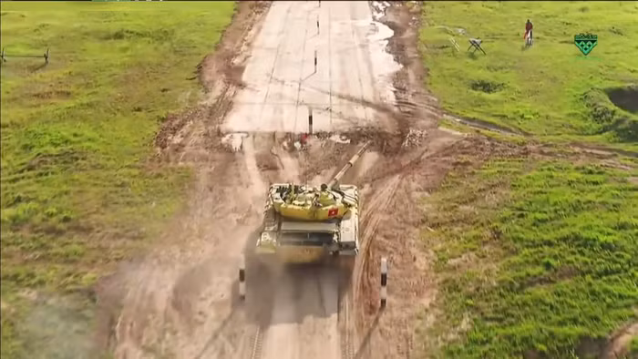 Cuộc đua Tank Biathlon, kíp tăng Việt Nam vượt lên dẫn đầu