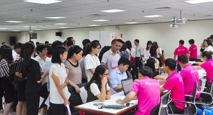 Đông đảo đội ngũ nhân viên và đại lý của Manulife Việt Nam đến tham dự chương trình tại Hà Nội