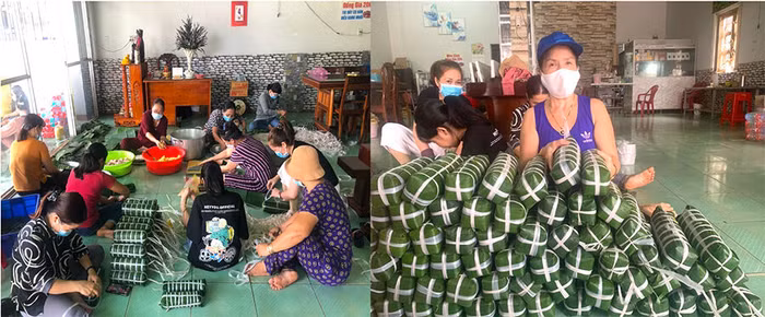Bà Trần Thị Bông - thành viên CLB Sen Hồng - Chủ Bếp cơm Nhà Bông, TX Phước Long (hình bên phải, đội nón) cùng các thành viên của CLB và một số người thân hăng hái gói bánh tét gửi vùng dịch