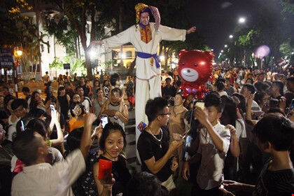 Người dân náo nức đổ về phố đi bộ thưởng ngoạn nghệ thuật đường phố ảnh 4