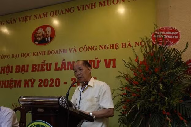 Phó Hiệu trưởng thường trực TS. Đỗ Quế Lượng phát biểu tại đại hội