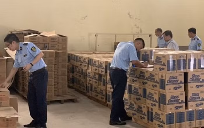 Thu giữ nhiều sản phẩm hàng hiệu giả từ các "cửa hàng" trên Face