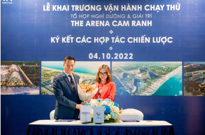 Hình ảnh ký kết của đại điện Trần Thái Cam Ranh và đại diện AMS