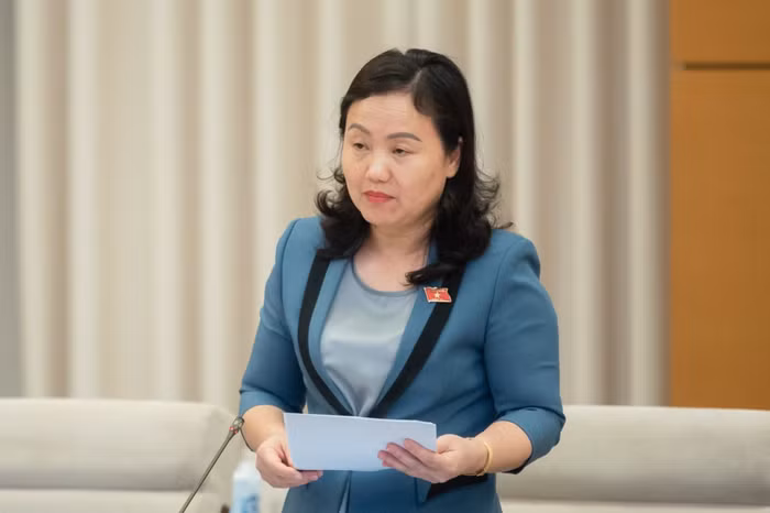 Việc phân bổ, giao vốn kế hoạch đầu tư công trung hạn giai đoạn 2021-2025 chưa hoàn thành.