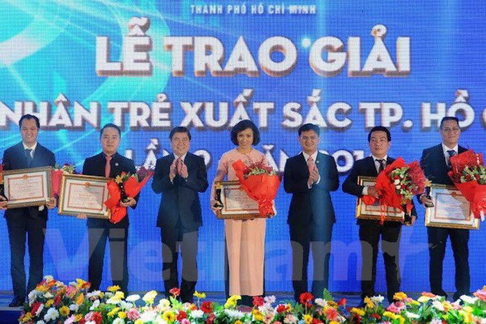 Trao giải Doanh nhân trẻ xuất sắc TP.HCM năm 2016